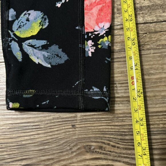 Victoria Secret Sport Women’s Black And Red Floral Athletic Leggings Stretch - Picture 2 of 9